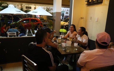 Panorama. Diferentes locales abren sus puertas pasadas las 18:00.