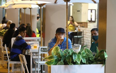 Escenario. Todos reman para el mismo lado: no quieren otro encierro.