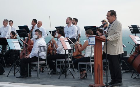 Ramón Sonnenholzner, mentalizador del proyecto, compartió con el público que acudió al concierto en Machala, los detalles de la iniciativa.