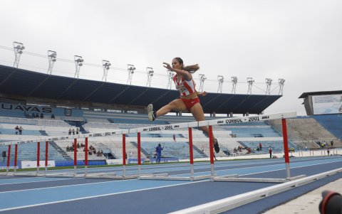 El Sudamericano de Atletismo de Mayores acogió a cerca de 500 deportistas representando a 15 países del continente en la pista sintetica del Modelo.