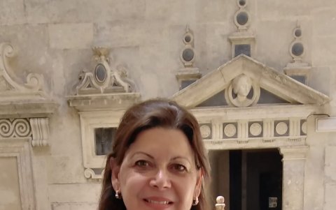 Desde pequeña fue una autodidacta hasta que en 2002 perfeccionó su arte en Italia.