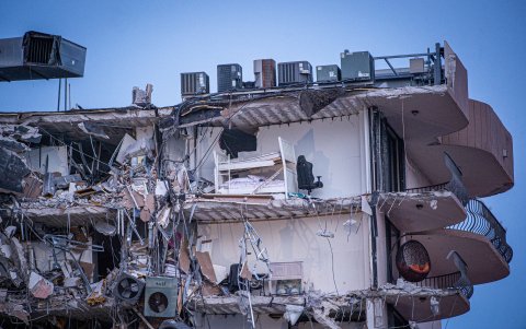 Algunos latinos vivían en ese edificio.