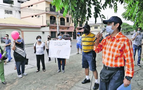 Protesta. Vecinos de Urdenor 1, durante el plantón, hace unos días.