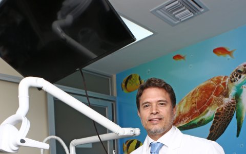 De no ser odontólogo hubiese desarrollado su talento para el arte.