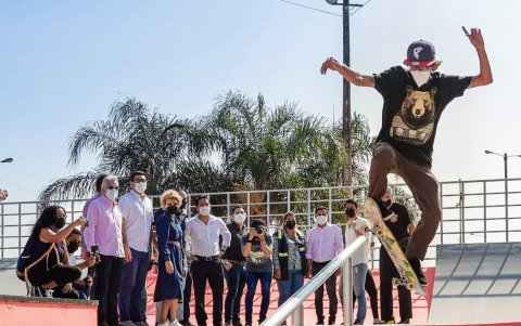 Las autoridades fueron testigos de algunas piruetas durante el acto.