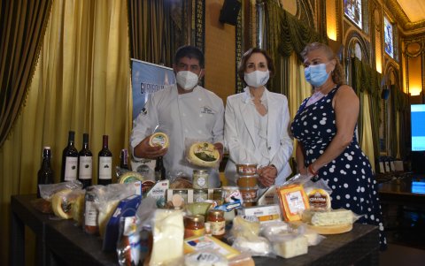 Varios productos hechos de queso se presentaron este 30 de junio.