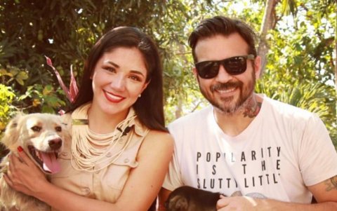 Con su novia Nathaly Toledo.