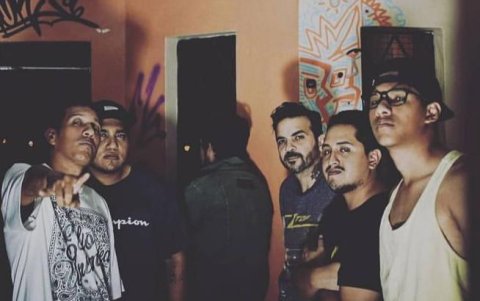 Junto a A2H & Los Cuervos.