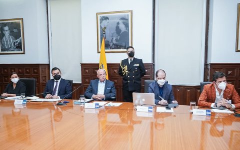 Vicepresidente, recibió los informes de las casas de salud visitadas de forma sorpesiva.