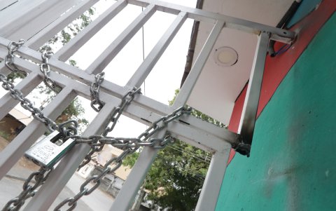 Estructura. Los vecinos instalaron el cerramiento para blindarse de la delincuencia.