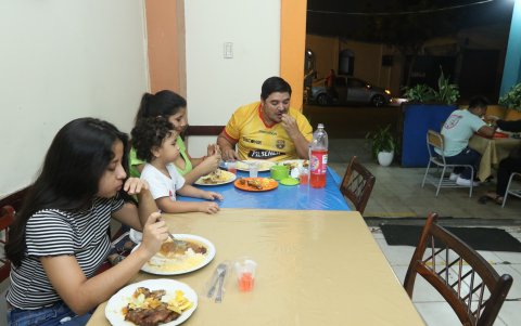 Platillo. El chulipollo gusta en la intersección de Alcedo y Los Ríos.