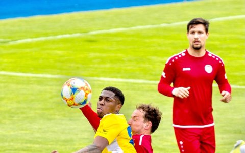 Luis Arroyo, jugador ecuatoriano que milita en el FC Vysocina Jihlava de República Checa, cambiaría de club.