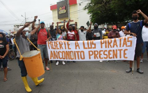 Pescadores de Anconcito se sumaron a la protesta.