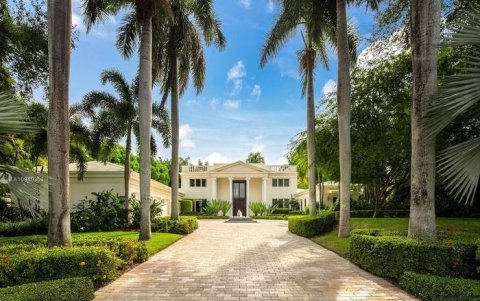 La propiedad tiene una superficie construida de 7.236 pies cuadrados (672 metros cuadrados) y será demolida.