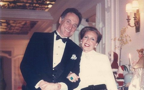 Danielle Steel junto a su cuarto esposo John Traina con quien permaneció casada por 17 años