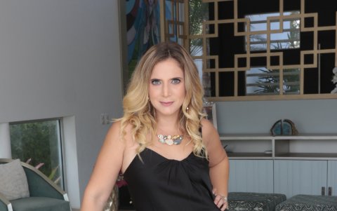 El blanco es el color predominante en la decoración del hogar. Dice que allí encuentra la paz que necesita para su ajetreada vida.