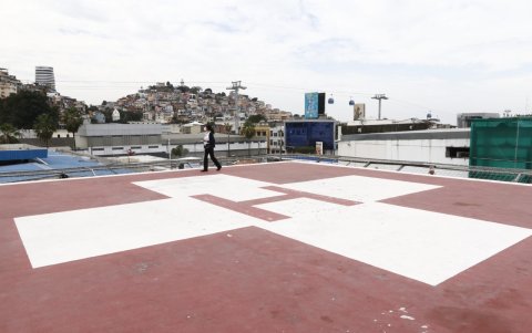 El helipuerto hospitalario más grande del país (Clínica Guayaquil), sirve a aeronaves de hasta 9 toneladas.