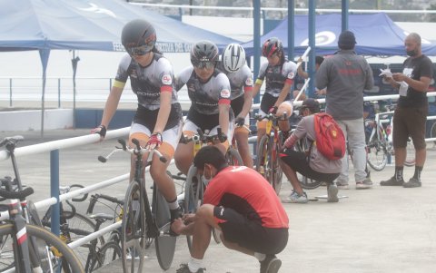 La plantilla de mujeres oro y grana dio pelea en la persecución por equipos.
Agencia (ag-extra)