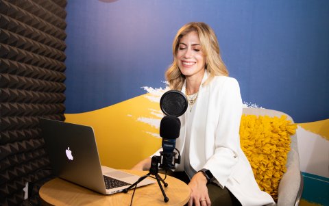 Su podcast se llama ‘Alcanza lo que quieras’.