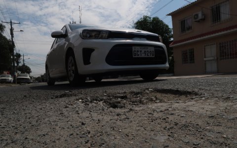 Las calles de varias manzanas de la Huancavilca Norte están agrietadas y eso molesta a los vecinos.