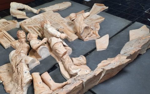 Realidad. Algunas de las piezas resultaron afectadas en el desmontaje. La autora prepara un informe.