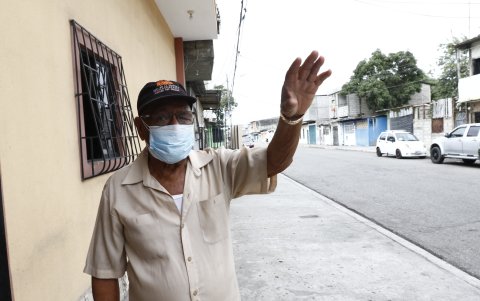 Sur. Antonio Betty muestra el lugar donde estaba la hacienda Guasmo.
