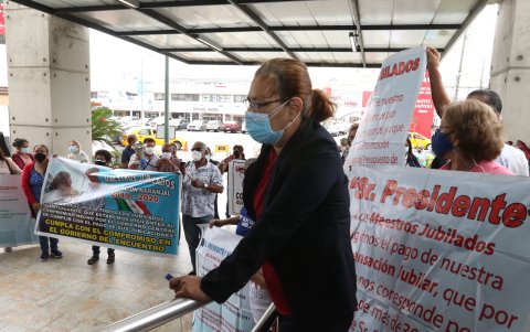 Hay maestros jubilados que padecen enfermedades catastróficas y que necesitan el incentivo económico para seguir su tratamiento.