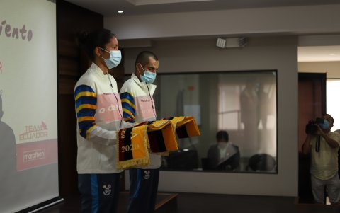 La arquera con la banda de portaestandarte.