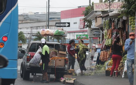 En la avenida principal de la Alborada, este es el escenario que se percibe a diario. 

Agencia (ag-extra)