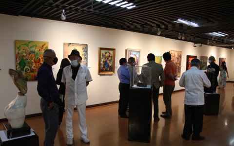 Los pintores y escultores gestores del proyecto acudieron a la inauguración.