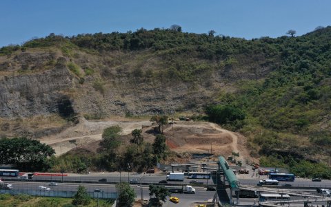 Espacio. La terminal terrestre satélite se levanta cerca de la Universidad Pacífico.