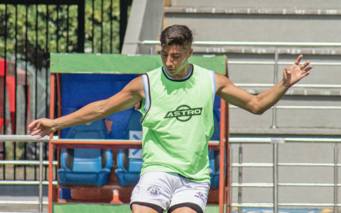 David Noboa, volante de Guayaquil City, está feliz porque el fútbol poco a poco vuelve a desarrollarse con normalidad.