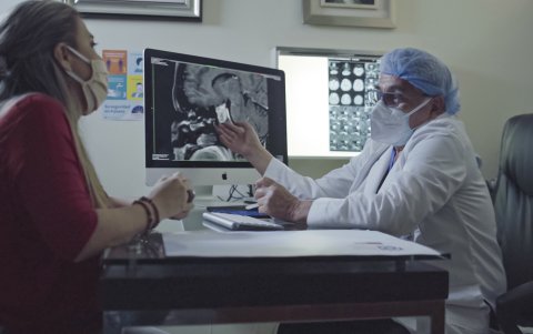 GKCE cuenta con un staff de personal médico de 15 profesionales, con al menos 15 años de experiencia profesional en sus respectivos campos, destacados en la academia y en sus especialidades.