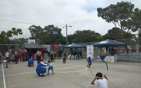 Una de las tantas actividades que en el vecindario se han hecho para mantener unida y activa a la comunidad.