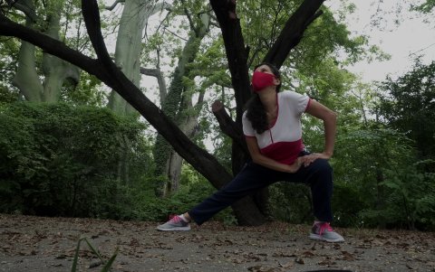 En el bosque, los residentes aprovecharon para respirar al aire libre y ejercitarse durante la pandemia.