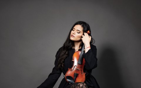 Una de sus pasiones, tocar el violín