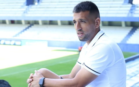 El zaguero central millonario vive un gran momento en el Bombillo y asegura que no quiere final.