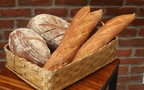 Los panes de masa madre y los baguette son los más pedidos.
