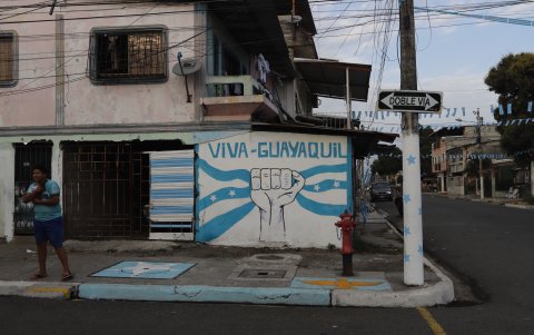 Obras. El celeste y blanco también se pinta en los barrios del suroeste.
