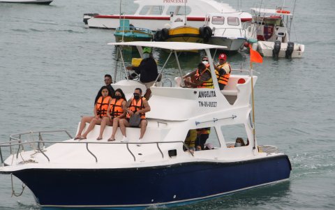 La aventura de avistamiento de ballenas y paseos en yate destacaron entre las atracciones.