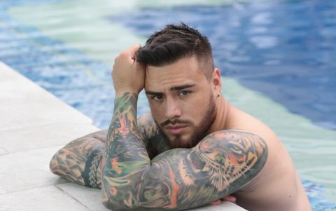 Ricardo sostiene que hay gente que vende su integridad para salir en la televisión.