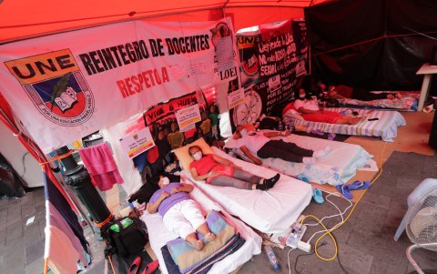 Desde  hace dos semanas, un grupo de maestros se mantiene en una huelga de hambre en defensa de la vigencia de la Ley de Educación.