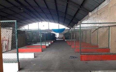 En el sitio hay espacio para al menos 50 comerciantes, aún así este es el panorama.