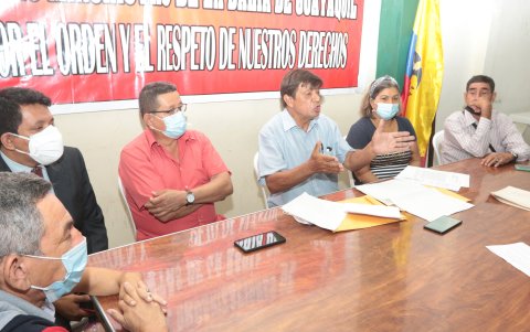 En la imagen, algunos de los representantes de otras asociaciones que son parte también del frente que está a esperas de cambios.