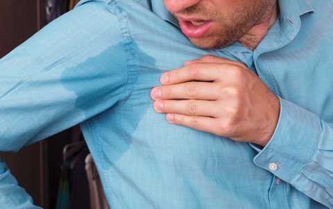 La toxina botulínica ayuda a eliminar la sudoración excesiva.