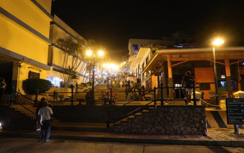 Espacio. En Las Peñas hay negocios como restobares y karaokes.