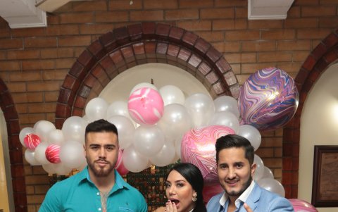 Ricardo Delgado, Verónica Saltos y Emilio Galarza, los presentadores de El show de las 7.