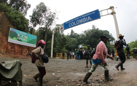 El cruce del puente a Mataje.