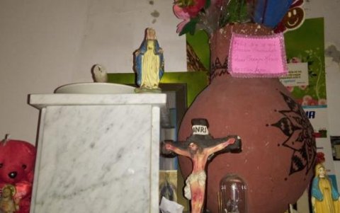 En esta urna se almacenaban las cenizas que finalmente no fueron las de la adulta mayor.