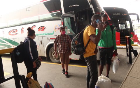 02082021 TERMINAL TERRESTRE , USUARIOS  QUE VIAJAN A MACHALA 2 DE AGOSTO DEL 2021